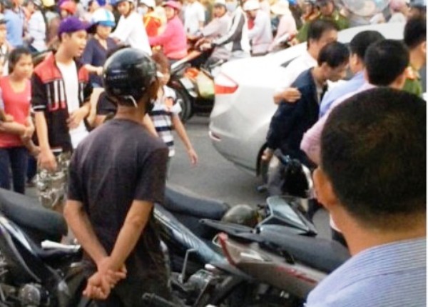 Bắt giữ 2 đối tượng trong vụ ẩu đả, nổ nhiều phát súng ở TP.HCM ảnh 2 Bắt giữ 2 đối tượng trong vụ ẩu đả, nổ nhiều phát súng ở TP.HCM ảnh 2