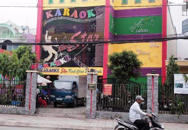 Truy bắt nhóm hung thủ chém người trong quán karaoke ảnh 1 Truy bắt nhóm hung thủ chém người trong quán karaoke ảnh 1