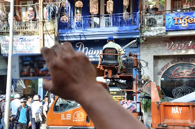 "Xế hộp" hơn 8 tỷ đồng bị lãnh đạo UBND quận 1 cho cẩu về trụ sở ảnh 6 "Xế hộp" hơn 8 tỷ đồng bị lãnh đạo UBND quận 1 cho cẩu về trụ sở ảnh 6