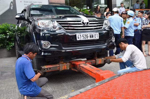 Quận 1 phá bỏ bậc thềm khách sạn 5 sao New World ảnh 8 Quận 1 phá bỏ bậc thềm khách sạn 5 sao New World ảnh 8