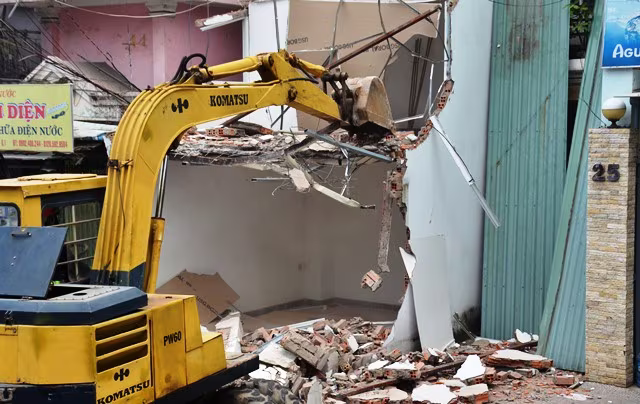 Quận 1 phá bỏ bậc thềm khách sạn 5 sao New World ảnh 5 Quận 1 phá bỏ bậc thềm khách sạn 5 sao New World ảnh 5