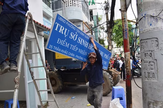 Quận 1 phá bỏ bậc thềm khách sạn 5 sao New World ảnh 3 Quận 1 phá bỏ bậc thềm khách sạn 5 sao New World ảnh 3