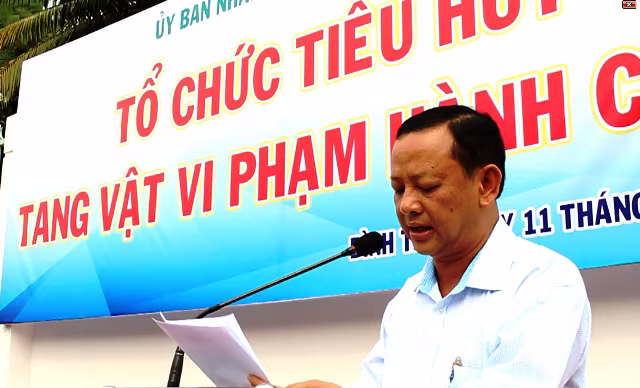 Tiêu hủy hàng chục máy đánh bạc "hút máu" dân chơi ảnh 1