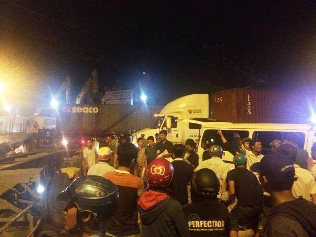 3 mẹ con gặp họa do va chạm với xe container khi đi siêu thị  ảnh 1