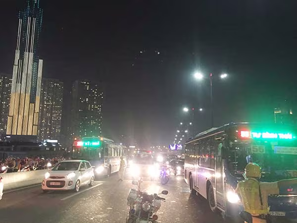 Cặp nam nữ tử vong thương tâm dưới gầm xe tải ảnh 2 Cặp nam nữ tử vong thương tâm dưới gầm xe tải ảnh 2