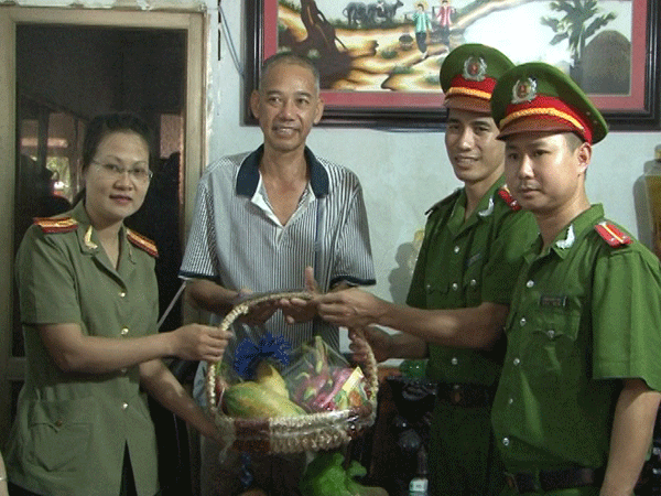 Tri ân những Bà mẹ Việt Nam Anh hùng và các gia đình chính sách ảnh 3 Tri ân những Bà mẹ Việt Nam Anh hùng và các gia đình chính sách ảnh 3