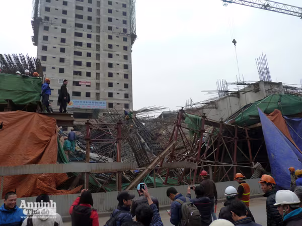 Nóng: Tai nạn lao động nghiêm trọng tại tuyến đường sắt trên cao Cát Linh - Hà Đông ảnh 1 Nóng: Tai nạn lao động nghiêm trọng tại tuyến đường sắt trên cao Cát Linh - Hà Đông ảnh 1