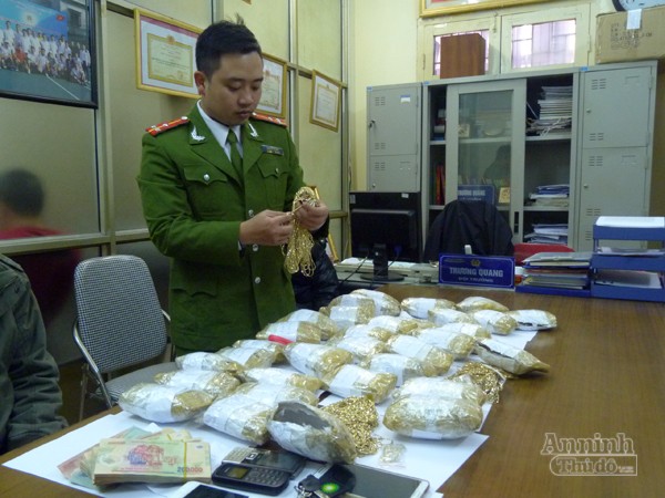 Khám phá vụ buôn bán 33,5kg vàng Trung Quốc nhập lậu ảnh 1 Khám phá vụ buôn bán 33,5kg vàng Trung Quốc nhập lậu ảnh 1