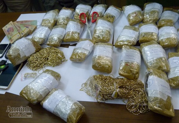 Khám phá vụ buôn bán 33,5kg vàng Trung Quốc nhập lậu ảnh 3 Khám phá vụ buôn bán 33,5kg vàng Trung Quốc nhập lậu ảnh 3