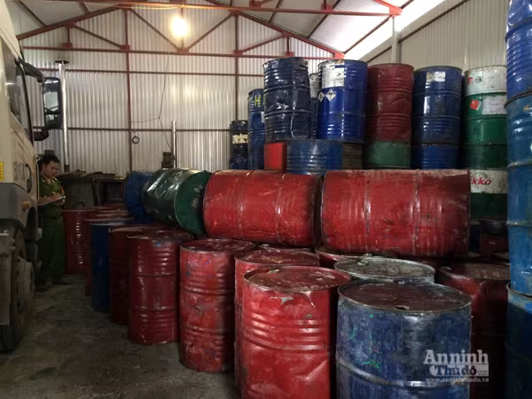 Có gì bên trong cơ sở kinh doanh mỡ động vật không rõ nguồn gốc? ảnh 3 Có gì bên trong cơ sở kinh doanh mỡ động vật không rõ nguồn gốc? ảnh 3