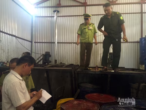 Có gì bên trong cơ sở kinh doanh mỡ động vật không rõ nguồn gốc? ảnh 4 Có gì bên trong cơ sở kinh doanh mỡ động vật không rõ nguồn gốc? ảnh 4