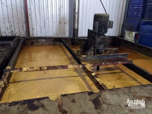 Có gì bên trong cơ sở kinh doanh mỡ động vật không rõ nguồn gốc? ảnh 6 Có gì bên trong cơ sở kinh doanh mỡ động vật không rõ nguồn gốc? ảnh 6