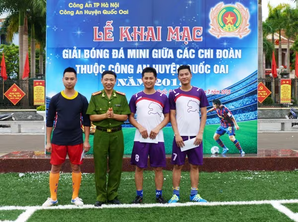 Sôi nổi giải bóng đá, cầu lông CAH Quốc Oai ảnh 5