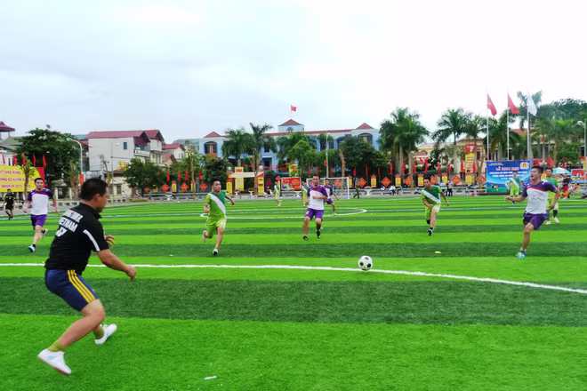 Sôi nổi giải bóng đá, cầu lông CAH Quốc Oai ảnh 3