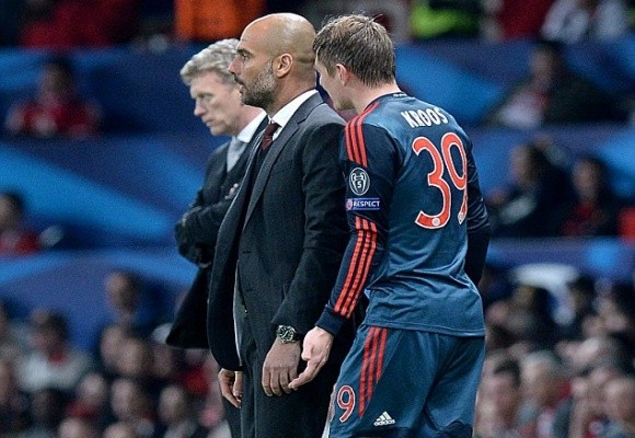 Toni Kroos “hục hặc” với HLV Pep Guardiola khi rời sân ảnh 2 Toni Kroos “hục hặc” với HLV Pep Guardiola khi rời sân ảnh 2