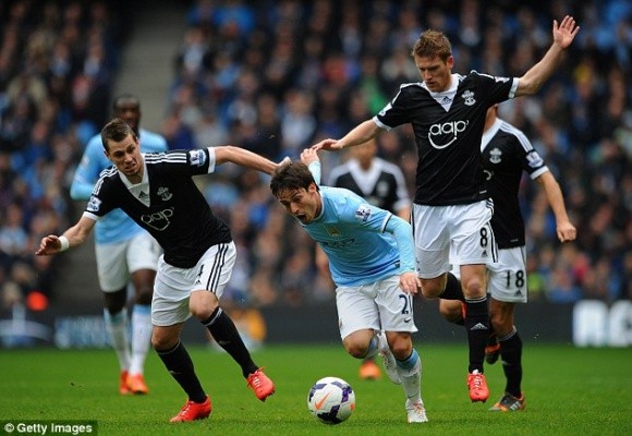 Nasri ghi bàn thắng tranh cãi, Man City thắng dễ Southampton ảnh 1 Nasri ghi bàn thắng tranh cãi, Man City thắng dễ Southampton ảnh 1