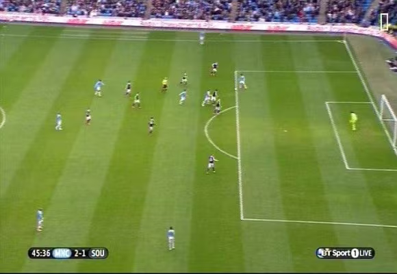 Nasri ghi bàn thắng tranh cãi, Man City thắng dễ Southampton ảnh 2 Nasri ghi bàn thắng tranh cãi, Man City thắng dễ Southampton ảnh 2