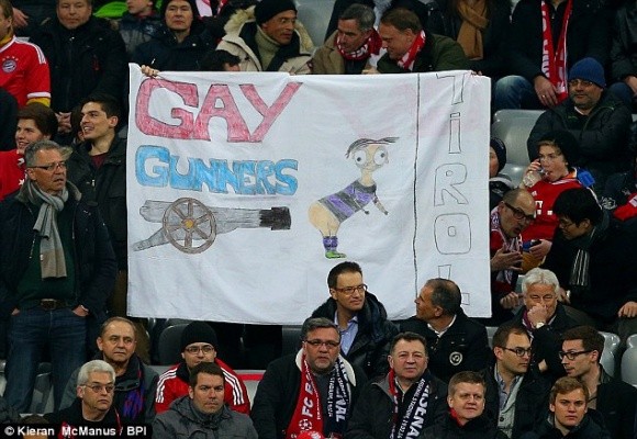 Bayern thi hành “lệnh cấm vận” của UEFA trên khán đài ảnh 1 Bayern thi hành “lệnh cấm vận” của UEFA trên khán đài ảnh 1