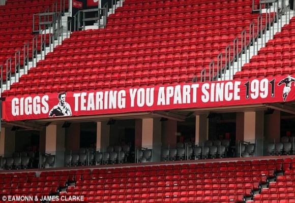 Tấm biển “Người được chọn” rời sân Old Trafford cùng David Moyes ảnh 3 Tấm biển “Người được chọn” rời sân Old Trafford cùng David Moyes ảnh 3