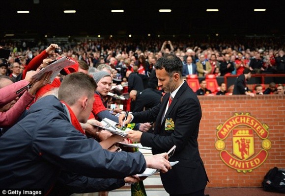 Giggs ra mắt ấn tượng, M.U thắng 4 sao trước Norwich ảnh 4 Giggs ra mắt ấn tượng, M.U thắng 4 sao trước Norwich ảnh 4