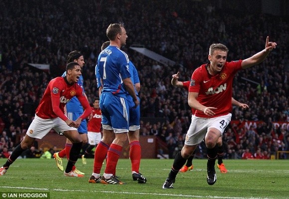 Thắng dễ Hull City, Giggs và Vidic có lời chia tay ngọt ngào ở Old Trafford ảnh 2 Thắng dễ Hull City, Giggs và Vidic có lời chia tay ngọt ngào ở Old Trafford ảnh 2