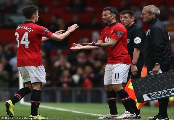 Thắng dễ Hull City, Giggs và Vidic có lời chia tay ngọt ngào ở Old Trafford ảnh 5 Thắng dễ Hull City, Giggs và Vidic có lời chia tay ngọt ngào ở Old Trafford ảnh 5