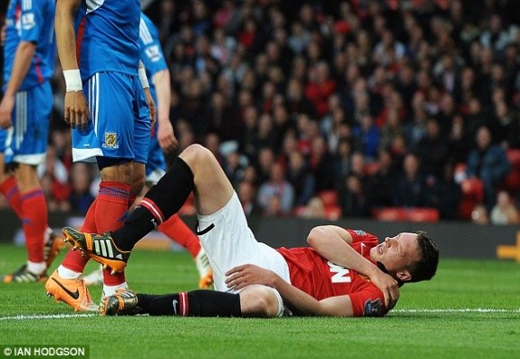 Phil Jones vỡ mộng World Cup vì chấn thương? ảnh 1 Phil Jones vỡ mộng World Cup vì chấn thương? ảnh 1