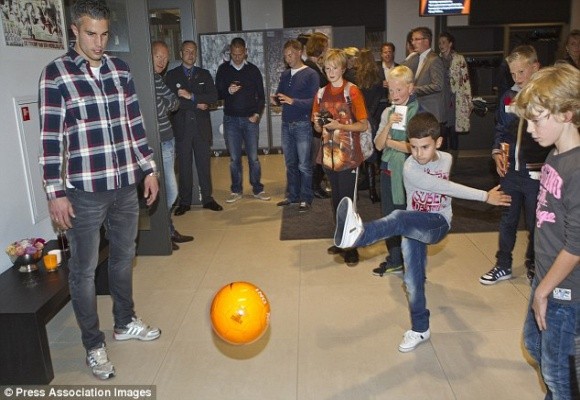 Robin van Persie “treo giày” làm đầu bếp ảnh 3 Robin van Persie “treo giày” làm đầu bếp ảnh 3