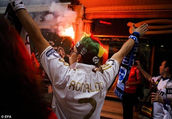 Chùm ảnh: Fan Real và Atletico khuấy động Lisbon ảnh 3 Chùm ảnh: Fan Real và Atletico khuấy động Lisbon ảnh 3