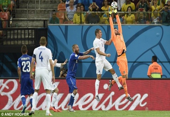 Balotelli lập công giúp Italia hạ gục Sư tử Anh ảnh 7 Balotelli lập công giúp Italia hạ gục Sư tử Anh ảnh 7