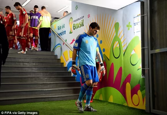 Địa chấn ở Maracana: Tây Ban Nha trở thành cựu vô địch thế giới ảnh 10 Địa chấn ở Maracana: Tây Ban Nha trở thành cựu vô địch thế giới ảnh 10