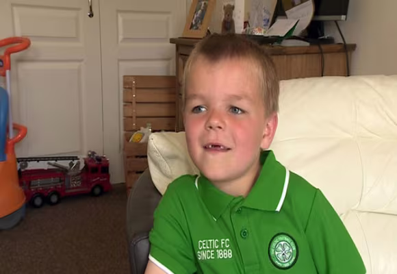 Cậu bé 6 tuổi tự ứng cử dẫn dắt...CLB Celtic gây "bão mạng" ảnh 1 Cậu bé 6 tuổi tự ứng cử dẫn dắt...CLB Celtic gây "bão mạng" ảnh 1