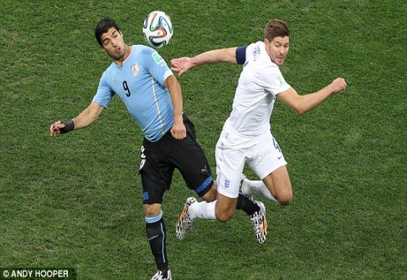 Suarez lập cú đúp giúp Uruguay nhấn chìm tuyển Anh ảnh 1 Suarez lập cú đúp giúp Uruguay nhấn chìm tuyển Anh ảnh 1