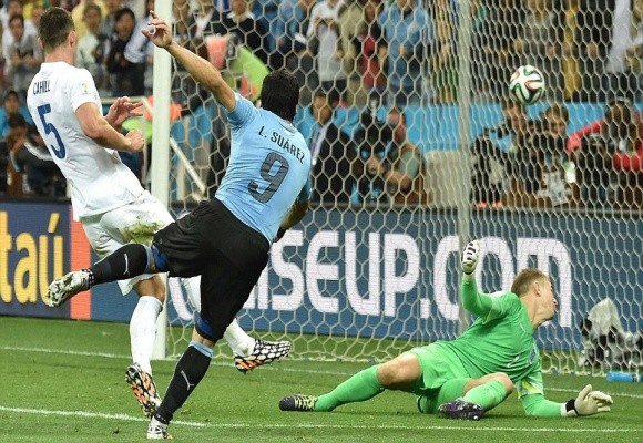 Suarez lập cú đúp giúp Uruguay nhấn chìm tuyển Anh ảnh 9 Suarez lập cú đúp giúp Uruguay nhấn chìm tuyển Anh ảnh 9