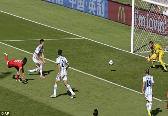 Lóe sáng phút bù giờ, Messi đưa Argentina vào vòng 16 đội ảnh 4 Lóe sáng phút bù giờ, Messi đưa Argentina vào vòng 16 đội ảnh 4