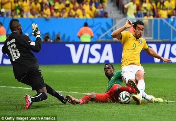 Thắng tưng bừng 4-1 trước Cameroon, Brazil “né” Hà Lan ảnh 1 Thắng tưng bừng 4-1 trước Cameroon, Brazil “né” Hà Lan ảnh 1