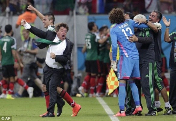 Thắng tưng bừng 4-1 trước Cameroon, Brazil “né” Hà Lan ảnh 9 Thắng tưng bừng 4-1 trước Cameroon, Brazil “né” Hà Lan ảnh 9