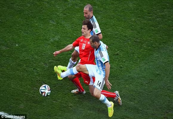 5 phút kịch tính trong hiệp phụ và thần may mắn đưa Argentina vào tứ kết ảnh 2 5 phút kịch tính trong hiệp phụ và thần may mắn đưa Argentina vào tứ kết ảnh 2