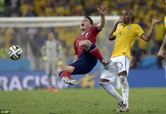 David Luiz lập siêu phẩm, trọng tài đưa chủ nhà Brazil vào bán kết ảnh 3 David Luiz lập siêu phẩm, trọng tài đưa chủ nhà Brazil vào bán kết ảnh 3