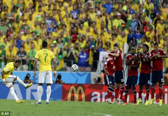 David Luiz lập siêu phẩm, trọng tài đưa chủ nhà Brazil vào bán kết ảnh 4 David Luiz lập siêu phẩm, trọng tài đưa chủ nhà Brazil vào bán kết ảnh 4