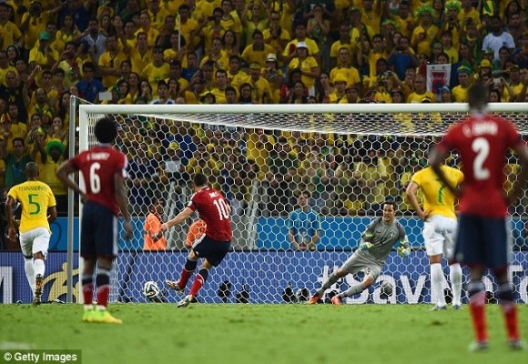 David Luiz lập siêu phẩm, trọng tài đưa chủ nhà Brazil vào bán kết ảnh 6 David Luiz lập siêu phẩm, trọng tài đưa chủ nhà Brazil vào bán kết ảnh 6