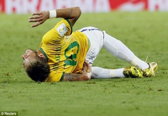 Cận cảnh tình huống dẫn tới chấn thương nghiêm trọng khiến Neymar chia tay World Cup ảnh 3 Cận cảnh tình huống dẫn tới chấn thương nghiêm trọng khiến Neymar chia tay World Cup ảnh 3