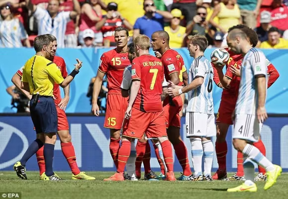 Siêu phẩm đá nối của Higuain đưa Argentina vào bán kết ảnh 2 Siêu phẩm đá nối của Higuain đưa Argentina vào bán kết ảnh 2