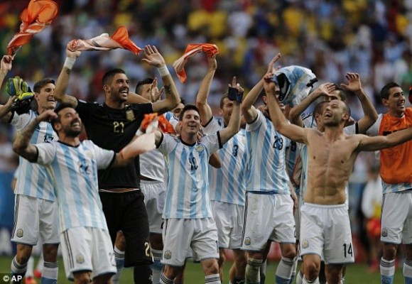 Siêu phẩm đá nối của Higuain đưa Argentina vào bán kết ảnh 4 Siêu phẩm đá nối của Higuain đưa Argentina vào bán kết ảnh 4