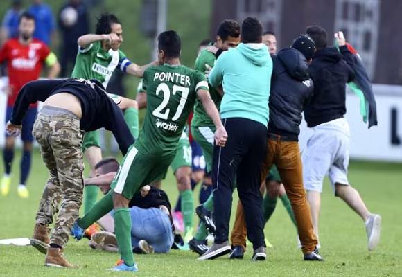 Sốc: Bạo loạn làm gián đoạn trận đấu giữa Maccabi Haifa và Lille ảnh 4 Sốc: Bạo loạn làm gián đoạn trận đấu giữa Maccabi Haifa và Lille ảnh 4