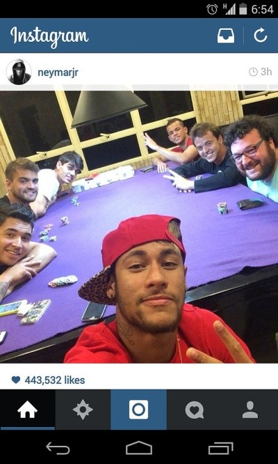 Không đá bóng, Neymar thành “thánh bài” ảnh 2 Không đá bóng, Neymar thành “thánh bài” ảnh 2