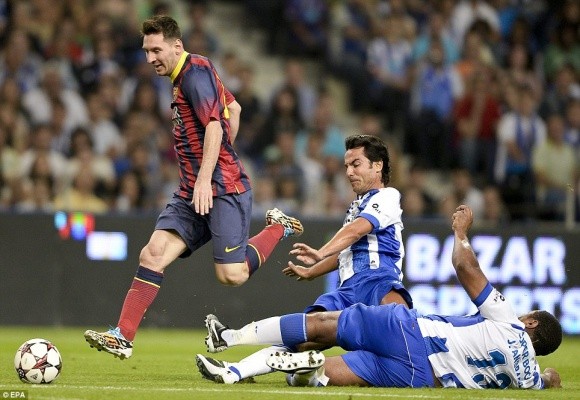 Chiêm ngưỡng pha kiến tạo kinh điển của Messi trong “ngày của Deco” ảnh 3 Chiêm ngưỡng pha kiến tạo kinh điển của Messi trong “ngày của Deco” ảnh 3