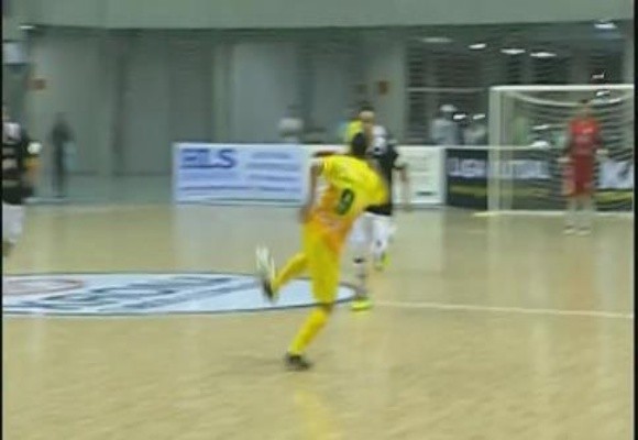 Lặng người chiêm ngưỡng siêu phẩm trên sân Futsal ảnh 1 Lặng người chiêm ngưỡng siêu phẩm trên sân Futsal ảnh 1