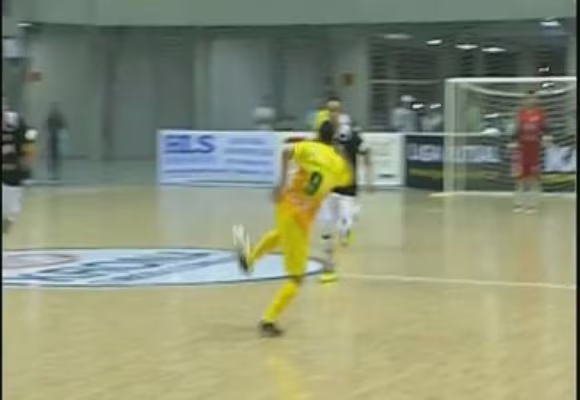 Lặng người chiêm ngưỡng siêu phẩm trên sân Futsal ảnh 1 Lặng người chiêm ngưỡng siêu phẩm trên sân Futsal ảnh 1