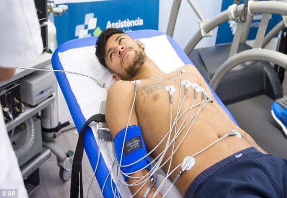 Mê mải Facebook và Instagram, Neymar lộ chuyện trốn tập ở Barca ảnh 1 Mê mải Facebook và Instagram, Neymar lộ chuyện trốn tập ở Barca ảnh 1